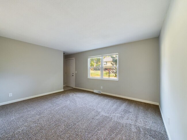 Building Photo - 3609-3611 E 69th St
