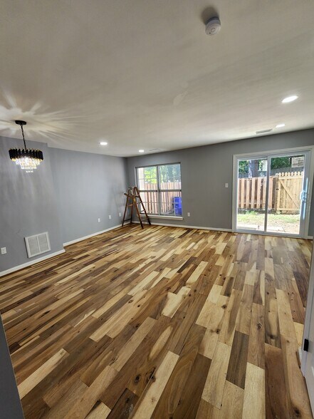 Building Photo - 14826 London Ln