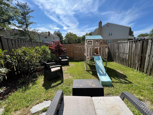 Building Photo - 6046 Bonnie Bern Ct