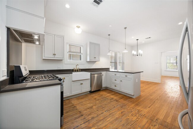 Building Photo - 2215 Gregg St