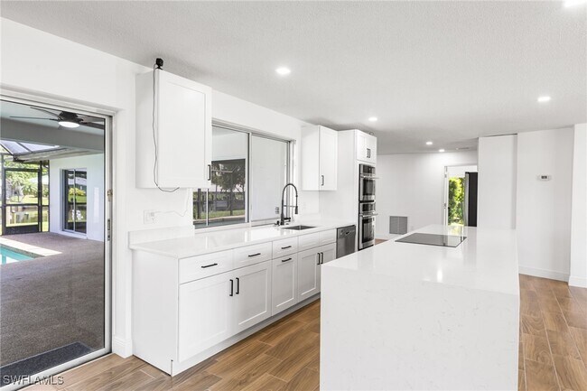 Building Photo - 1041 N Waterway Dr