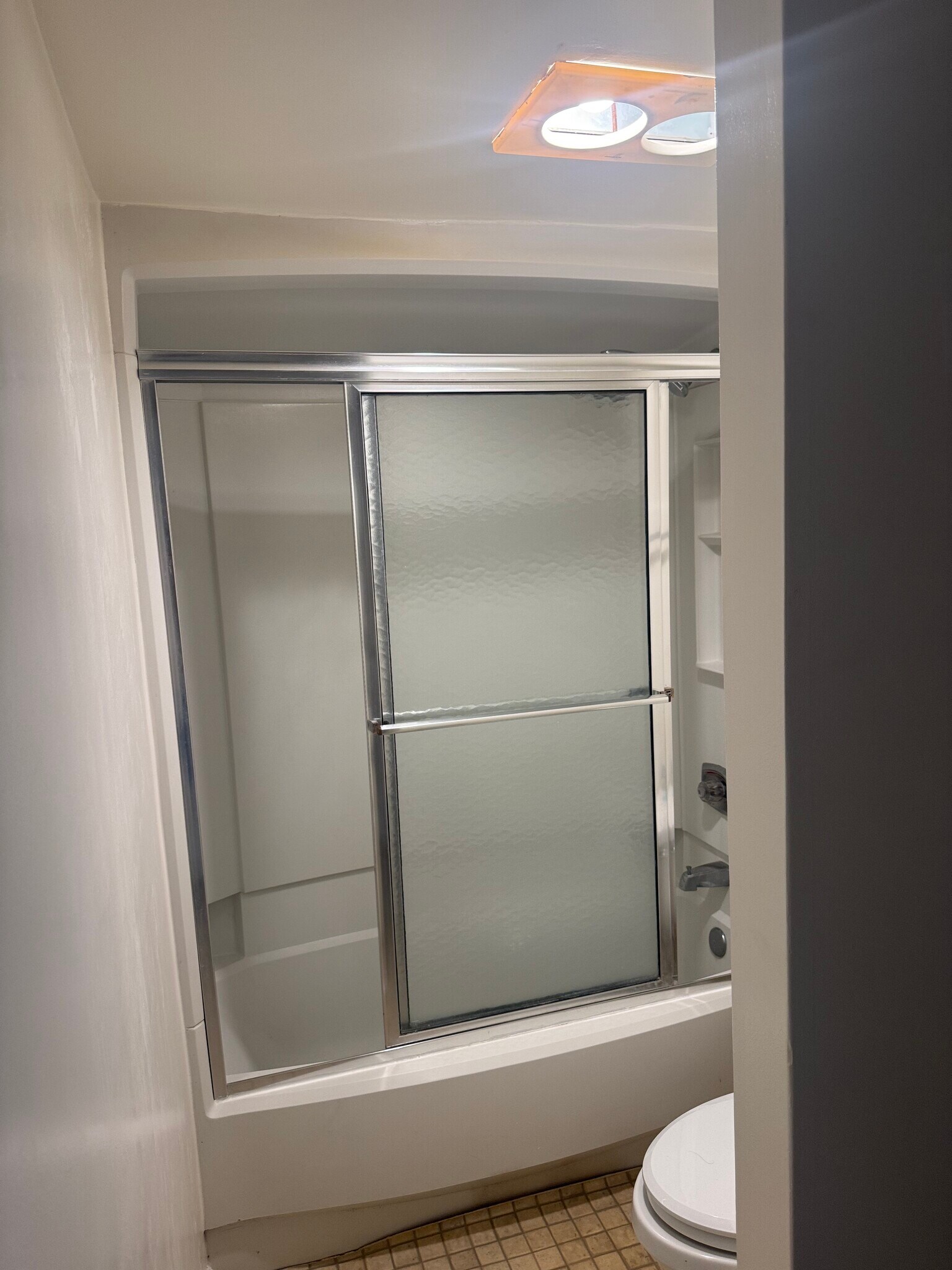 Building Photo - 1600 N Oak St