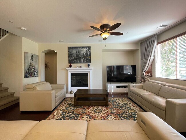 Building Photo - Spacious 5-Bedroom Retreat in Fallbrook’s ...