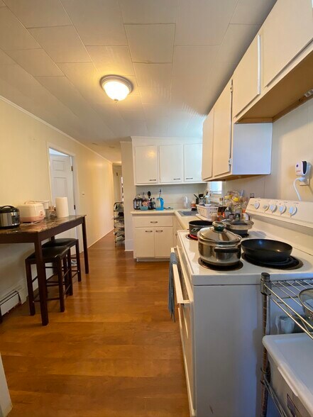 Building Photo - 49 Boylston St
