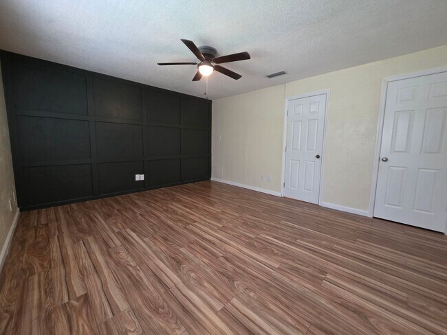 Building Photo - Spacious Townhome in The Trails