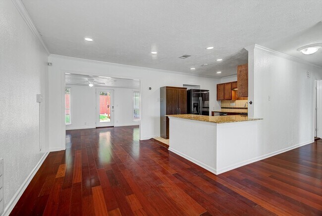 Building Photo - 116 Tarpon Ave