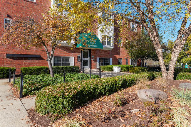 Building Photo - Pleasant Homes