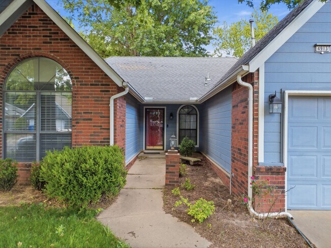 Building Photo - Large 3 bedroom, 2 bath home in Broken Arrow School District.