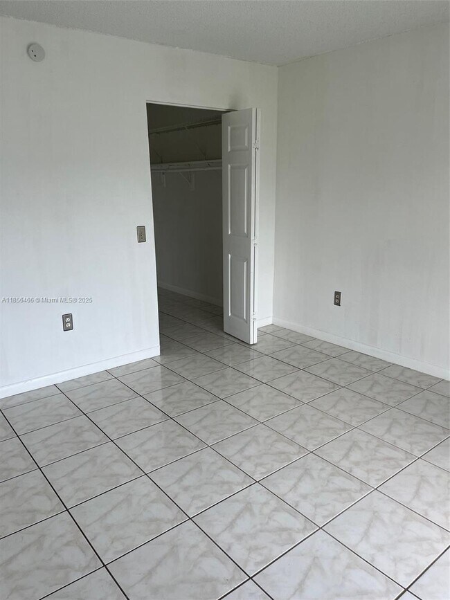 Building Photo - 8420 SW 154th Cir Ct