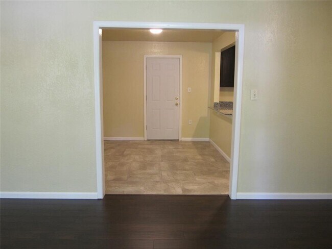 Building Photo - 1530 Melrose Dr