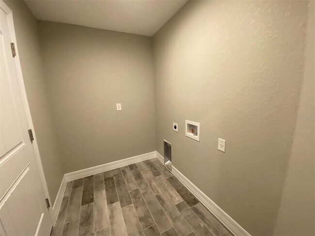 Building Photo - 129 Glades Dr