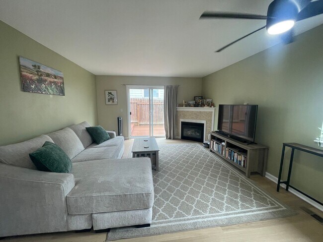 Building Photo - Cozy and Comfortable 3 Bedroom Home, Close to Everything!