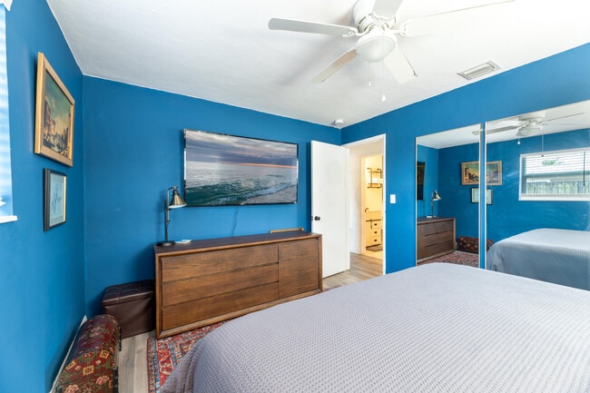 Building Photo - 5840 NE 1st Terrace