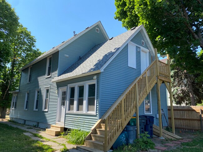 Building Photo - 1039 Adams St