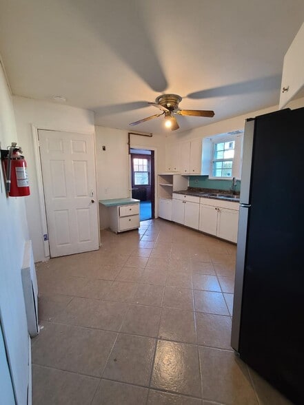 Kitchen - 383 E 37th St