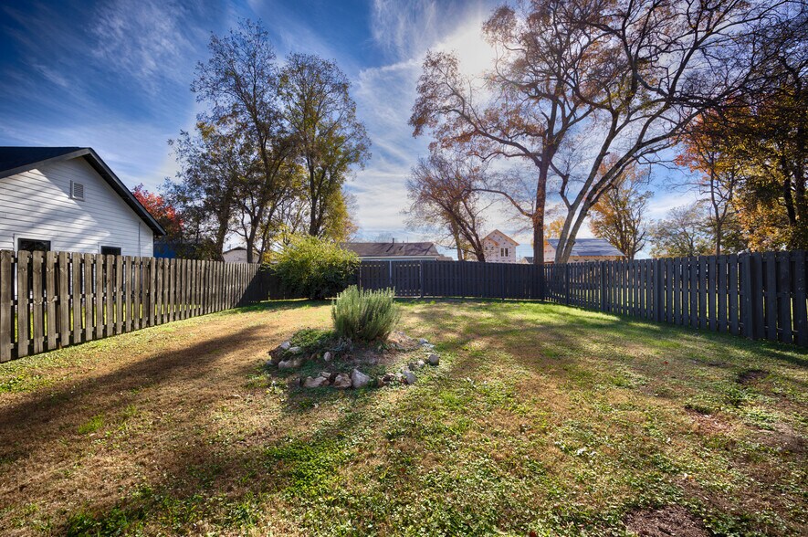 Building Photo - 2907 8th Ave SW