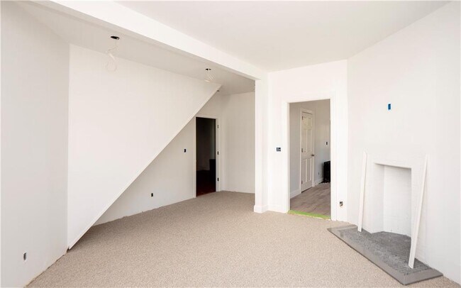 Building Photo - 8 Pleasant St