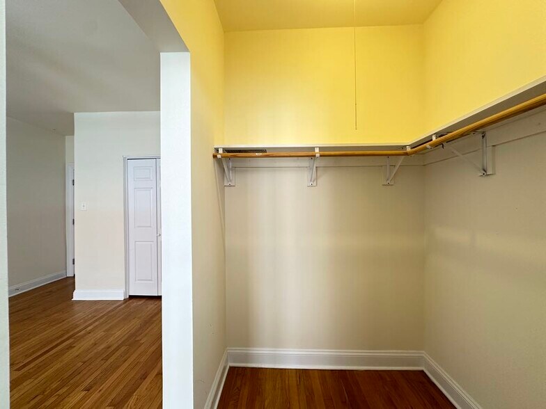 Building Photo - 2737 N Spaulding Ave