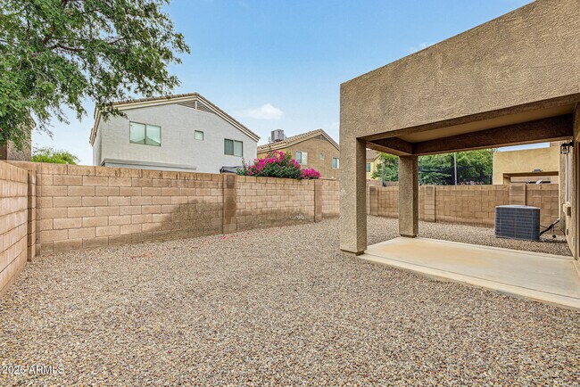 Building Photo - 6135 E Paradise Ln