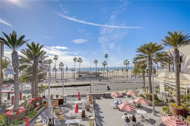 Building Photo - 16562 Regina Cir