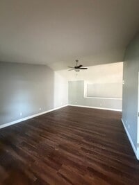 Building Photo - 410 Goldenrod Dr