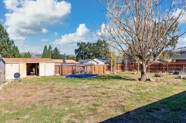 Building Photo - Stallion Springs Home!