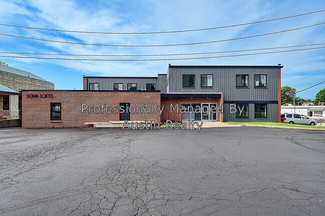 Building Photo - 4650 Hampton Ave