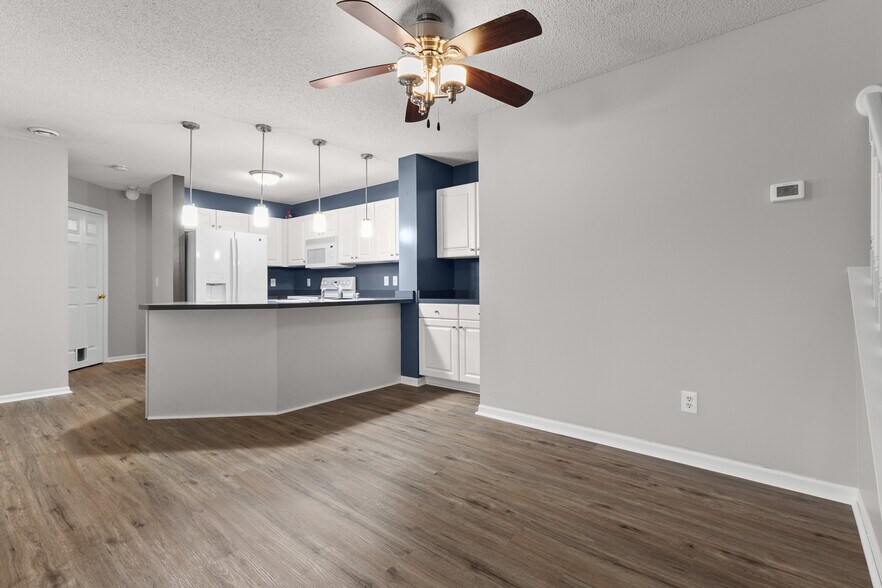 Building Photo - 17303 Wilderness Cir SE