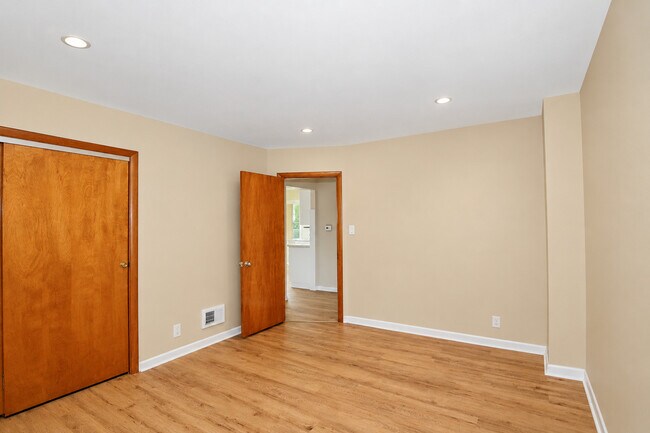 Building Photo - 7N435 Linden Ave