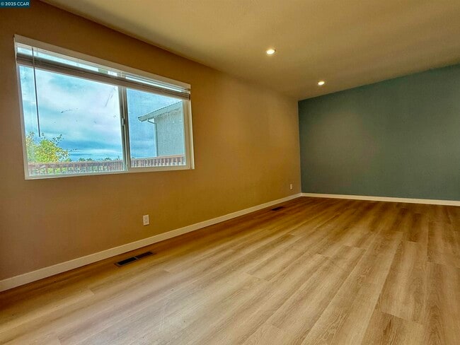 Building Photo - 148 Lancaster Way