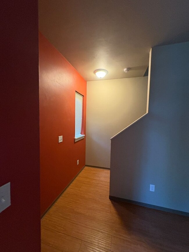 Building Photo - 2 Bedroom 1 1/2 Bath Close to campus on 14th & Patterson