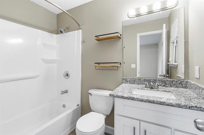 Building Photo - 2701 Peach Tree Ln