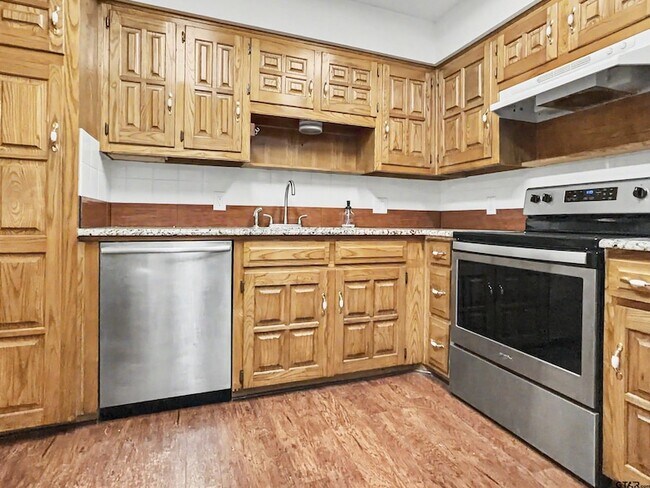 Building Photo - 16744 Overland Stage Dr