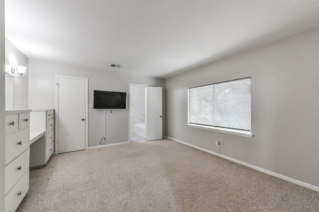 Building Photo - 6305 Deerwood Rd