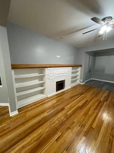 Building Photo - 1543 N Lorel Ave