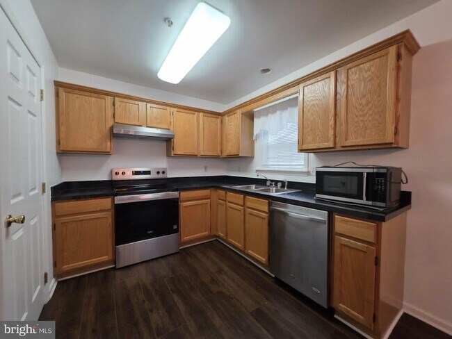 Building Photo - 1011 Granite Ct