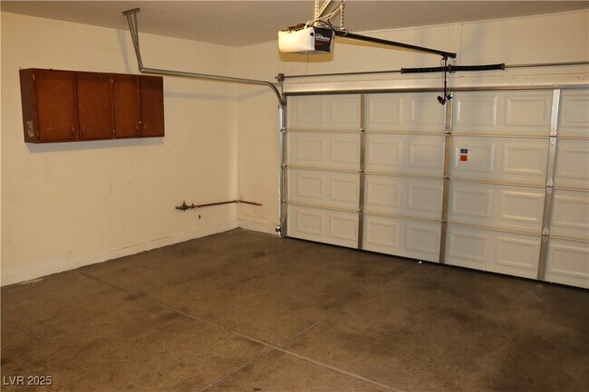 Building Photo - 3764 Bowers Hollow Ave