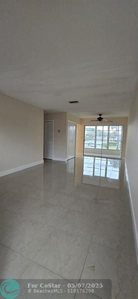 Building Photo - 3930 Crystal Lake Dr