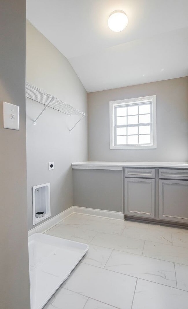 Building Photo - Gorgeous Newer Construction Home!