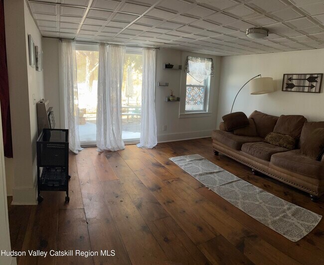 Building Photo - 648 Albany Turnpike