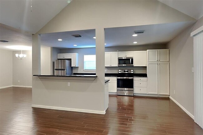 Building Photo - 10103 Golden Meadow Dr