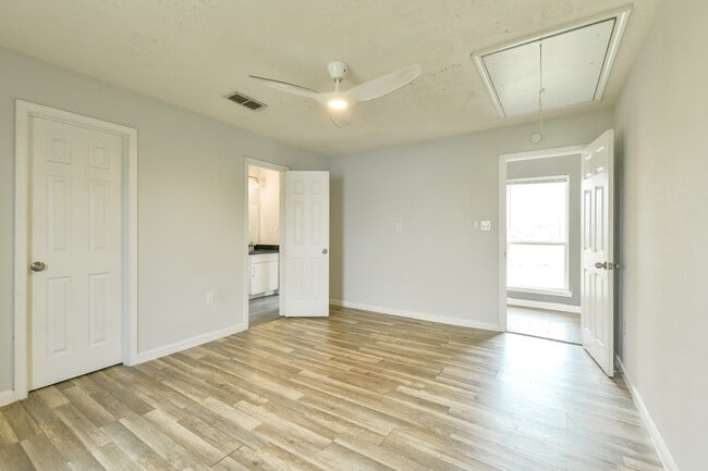 Building Photo - 1210 Airline N