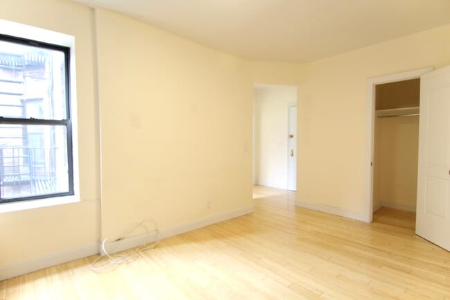 Building Photo - 66 St Nicholas Pl
