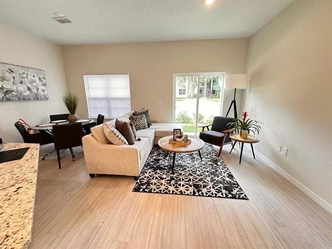 Building Photo - 2021 Claudia Ln