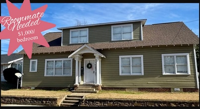 Building Photo - 425 Caplewood Dr