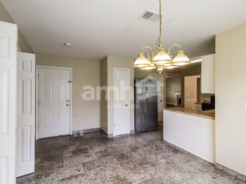 Building Photo - 962 Garden Meadows Cir