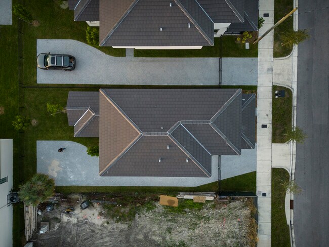 Building Photo - 18020 SW 103rd Ave