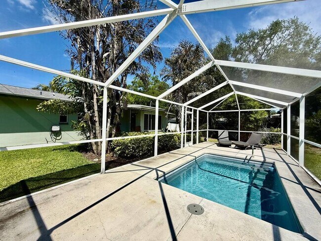 Building Photo - 2233 Snead Ave