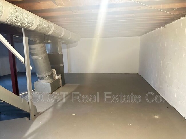 Building Photo - 1547 Garling Ave