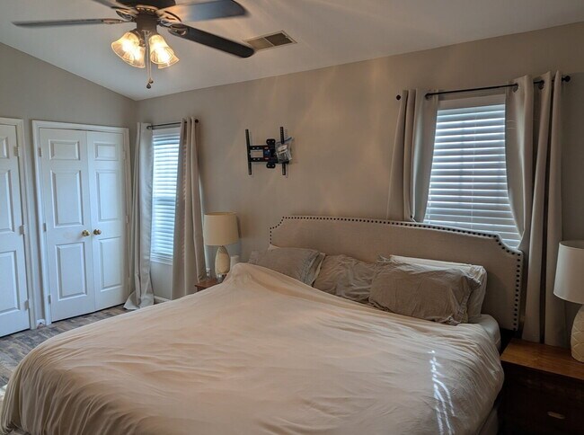 Building Photo - Leesburg Leisure